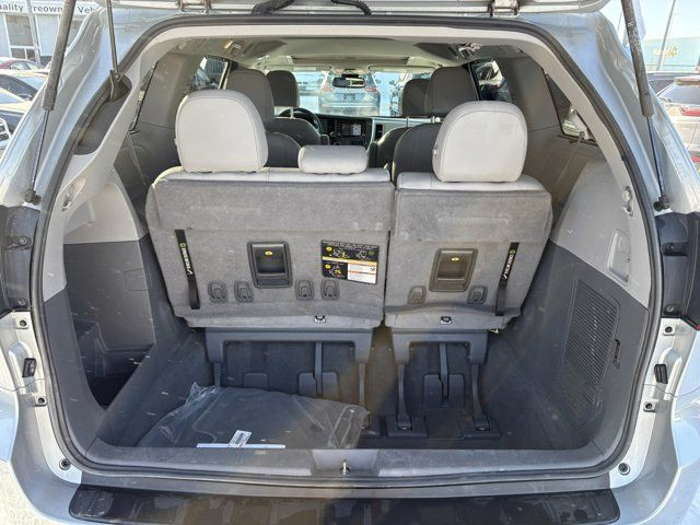 2020 Toyota Sienna XLE in Cars & Trucks in Calgary - Image 4