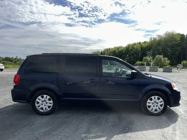 2015 Dodge Grand Caravan Ensemble Valeur Plus in Cars & Trucks in Sherbrooke - Image 9
