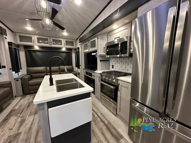 2023 Keystone RV Montana High Country 385BR Mid Bunk in Travel Trailers & Campers in Truro - Image 3