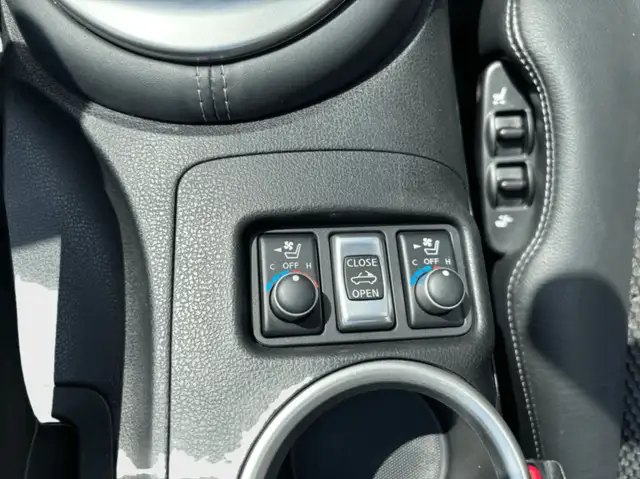 2014 Nissan 370Z 2dr Roadster Auto Touring w/Bordeaux Top in Cars & Trucks in Medicine Hat - Image 18
