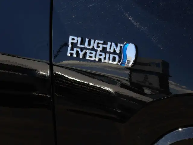 2023 Toyota RAV4 Prime SE in Cars & Trucks in Ottawa - Image 5