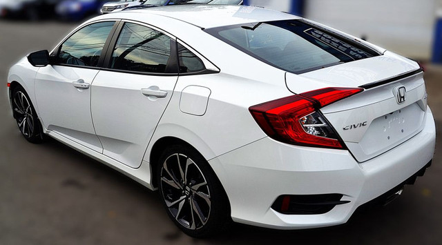 2020 Honda Civic Sedan Sport CVT in Cars & Trucks in Hamilton - Image 3
