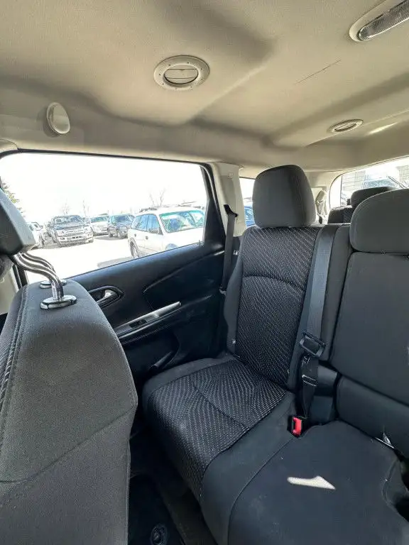 2012 Dodge Journey SE | 7 PASSENGER |BIG SUMMER BLOWOUT! dans Autos et camions dans Calgary - Image 27