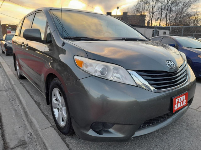  2012 Toyota Sienna LE in Cars & Trucks in City of Toronto