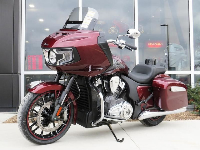 2023 Indian Motorcycle Challenger Limited Maroon Metallic in Street, Cruisers & Choppers in Cambridge - Image 2