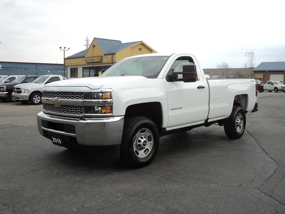 2019 Chevrolet Silverado 2500 HD WT RegCab 4x4 6.0L 8ftBox Back