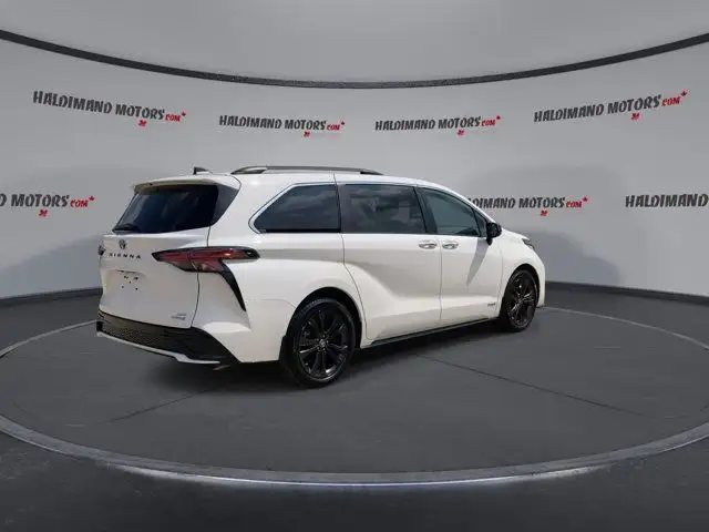2021 Toyota Sienna XSE in Cars & Trucks in Hamilton - Image 9
