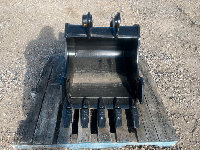 24" Mini Excavator Digging Bucket #B403 in Heavy Equipment in Red Deer
