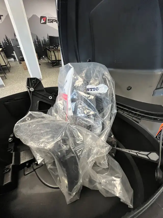 1 KTM ADVENTURE 890 MOTO AVENTURE A L'ETAT NEUF IMPECCABLE AUCUN in Other in Lac-Saint-Jean - Image 10