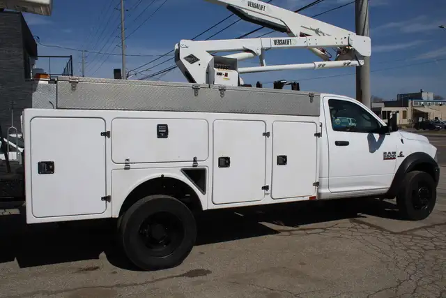 2016 Ram 5500 Bucket Service Versalift Cummins DRW in Heavy Trucks in Mississauga / Peel Region - Image 11