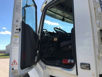 2019 VOLVO VNL64300;Heavy Duty Trucks - CONVENTIONAL W/O SLEEPER Penske Location 100 THORNHILL DR DA... (image 8)