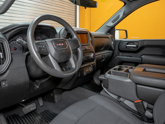 2022 GMC Sierra 1500 PRO CREW 4X4 *CARPLAY* BEDLINER REGUL VITES dans Autos et camions  à Laurentides - Image 2
