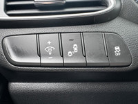 Hyundai Elantra GL Manuel Tissu Écran Mags Caméra Recul 2018 à vendrePneus été & hiver, Sièges chauf... (image 8)