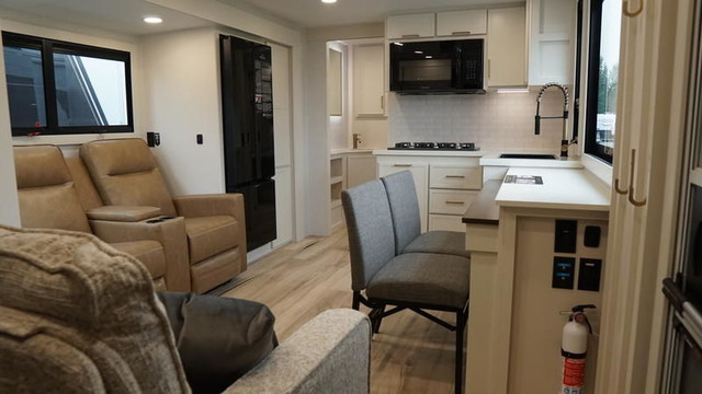 2026 Brinkley Model I 294 in Travel Trailers & Campers in Ottawa - Image 3