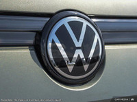 This Volkswagen Tiguan boasts a Intercooled Turbo Regular Unleaded I-4 2.0 L/121 engine powering thi... (image 9)