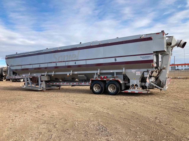 2012 APPCO 4,000 CUBIC FT SAND STORAGE PIG DRY BULK TANK TRAILER in Heavy Equipment in Delta/Surrey/Langley - Image 3
