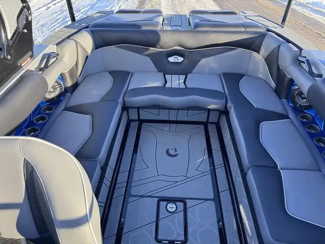 2025 Centurion Fe23 in Powerboats & Motorboats in Kelowna - Image 14