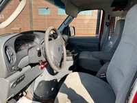 - 2006 Ford E-350 Cargo Van W/ Bucket - Triton 5.4L V8 Gasoline Engine - 132426 KM - Terex HI Ranger... (image 9)