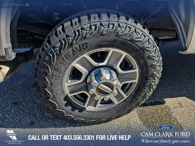 2023 Ford F-350 Lariat CLEAN ONE OWNER CARFAX, 8FT BOX, MOONR... in Cars & Trucks in Red Deer - Image 8