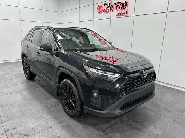 2022 Toyota RAV4 XLE PREMIUM AWD - INT. CUIR - MAGS in Cars & Trucks in Québec City