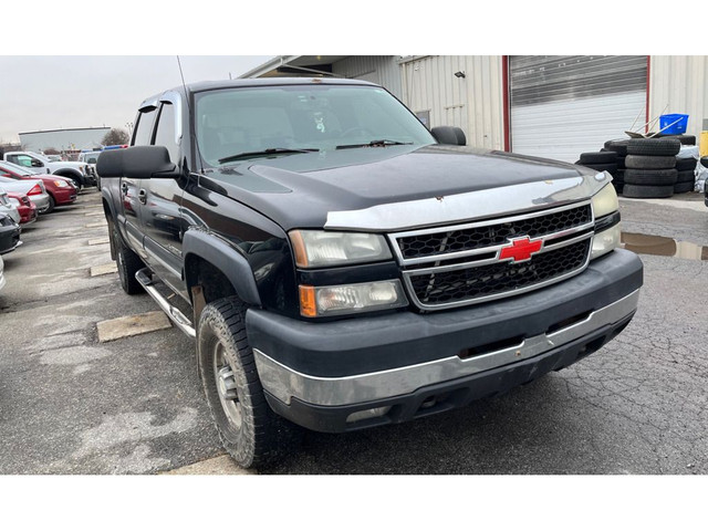 2007 Chevrolet SILVERADO 2500HD 4WD Crew Cab 153 in Cars & Trucks in Oakville / Halton Region - Image 2