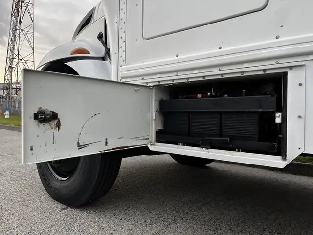 2013 international 4200 21 Passenger Bus Diesel Hydraulic Brakes in Heavy Trucks in Richmond - Image 24