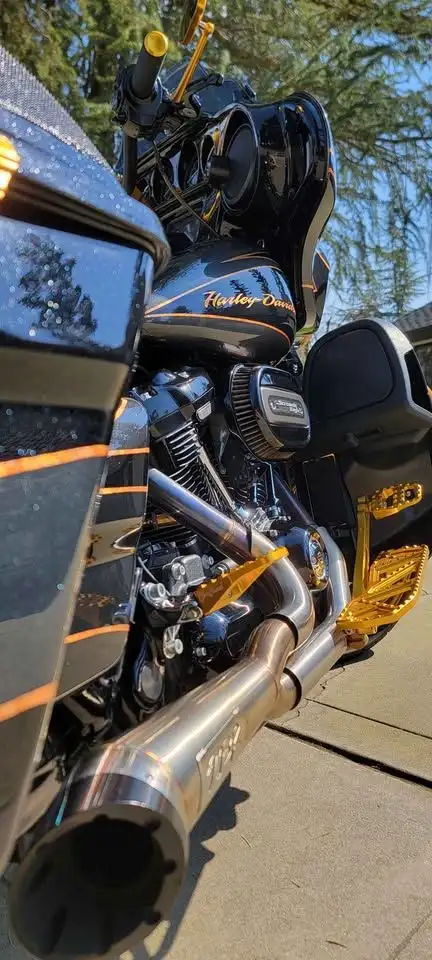 2017 HARLEY-DAVIDSON FLHXSE CVO STREET GLIDE 1900CC-BLACK! in Street, Cruisers & Choppers in Dartmouth - Image 6
