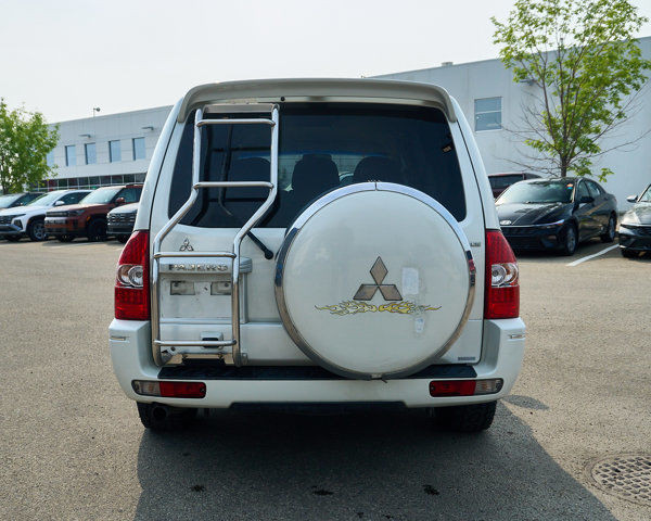 2003 MITSUBISHI PAJERO Exceed | Cloth Interior | 4wd in Cars & Trucks in Edmonton - Image 4