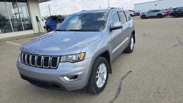 2017 Jeep Grand Cherokee Laredo in Cars & Trucks in Edmonton - Image 4