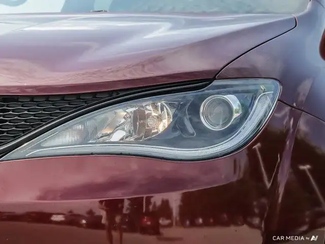 2018 Chrysler Pacifica Touring-L Plus | Apple CarPlay | Leather in Cars & Trucks in London - Image 14