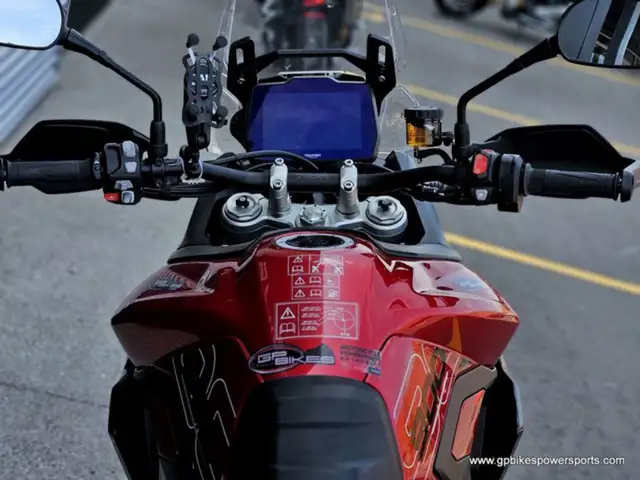 2025 Triumph Tiger 900 GT Pro Carnival Red Sapphire Black in Street, Cruisers & Choppers in Oshawa / Durham Region - Image 8