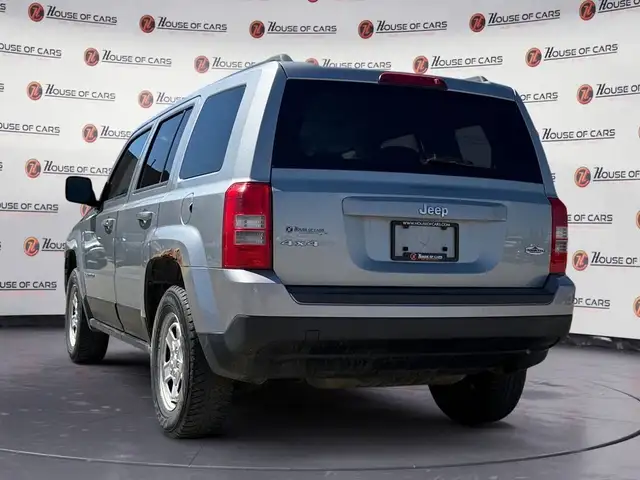 2015 Jeep Patriot 4WD 4dr North in Cars & Trucks in Calgary - Image 5