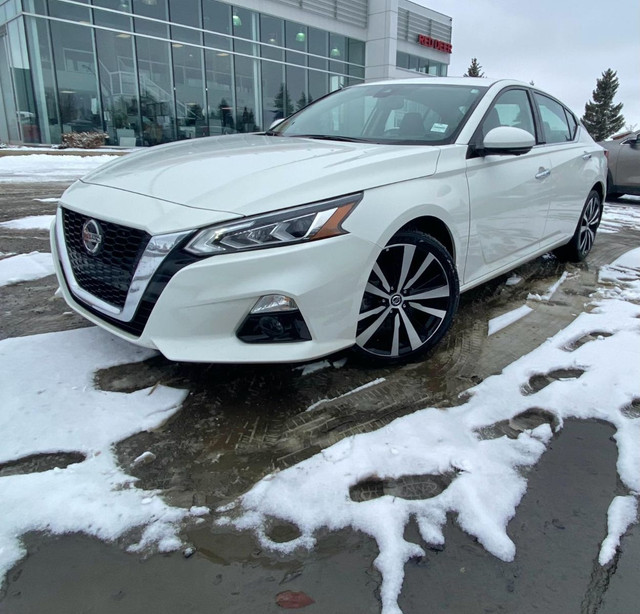 2022 Nissan Altima 2.5 Platinum AWD | Sunroof | Adaptive Cruise  in Cars & Trucks in Red Deer - Image 2