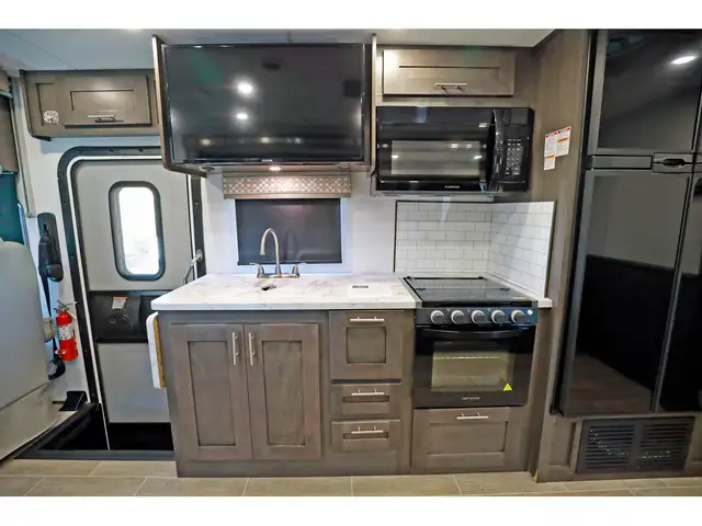 2024 Forest River Georgetown 3 Series 33B3 bunk bed 2024 Classe  in RVs & Motorhomes in Laval / North Shore - Image 9