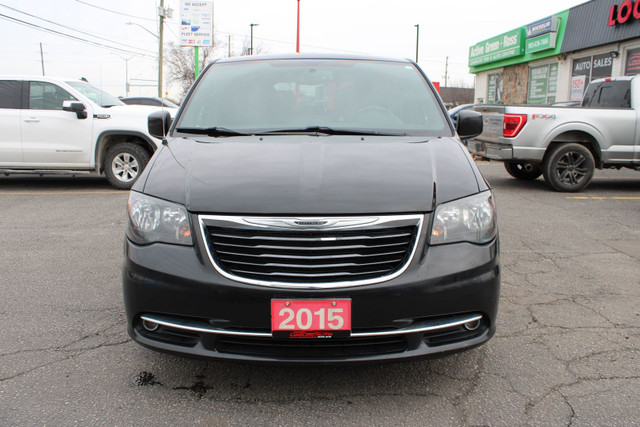 2015 Chrysler Town & Country in Cars & Trucks in Oakville / Halton Region - Image 2