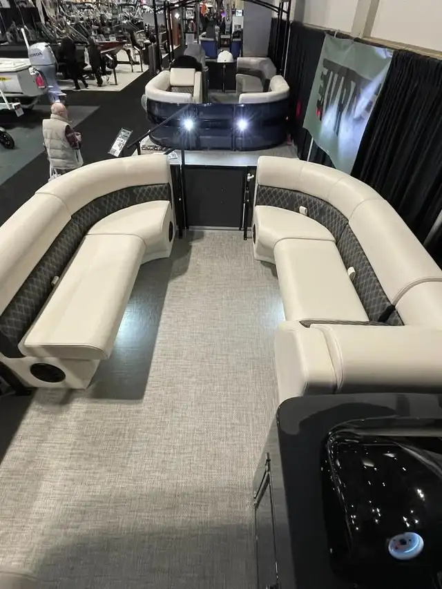 2025 Avro 21 Foot Tritoon with 140HP in Powerboats & Motorboats in City of Toronto - Image 5