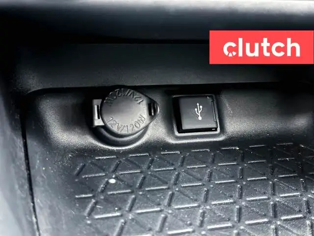 2022 Toyota RAV4 XLE AWD w/ Apple CarPlay, Heated Front Seats, R dans Autos et camions dans Ville de Toronto - Image 36