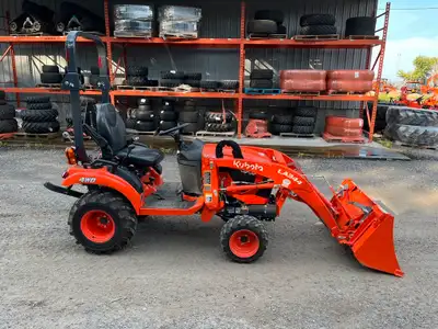 Tracteur Kubota BX2380, 2023, 9 heures, chargeur avec godet, balance de garantie du manufacturier.....