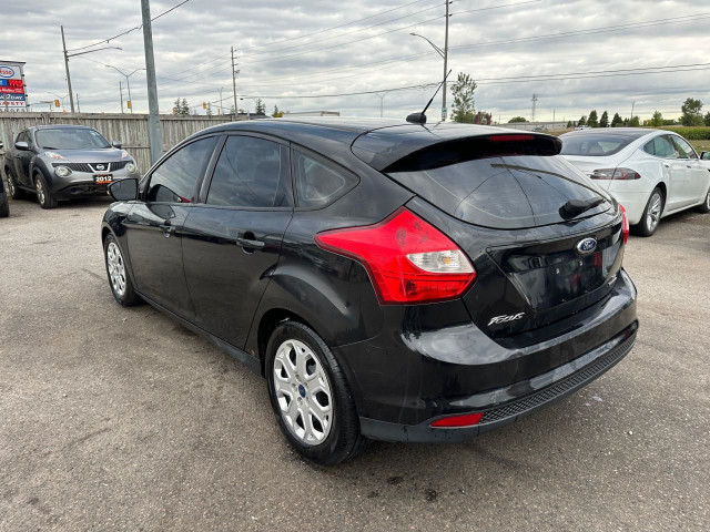 2014 Ford Focus AS IS, SE, POSSIBLE TRANSMISSION ISSUE, RUNS in Cars & Trucks in London - Image 3