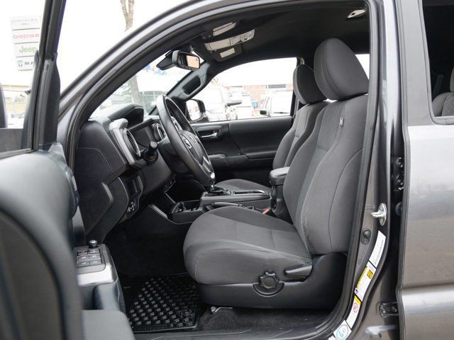 2018 Toyota Tacoma SR5 Double Cab 4x4, Heated Seats in Cars & Trucks in Calgary - Image 2