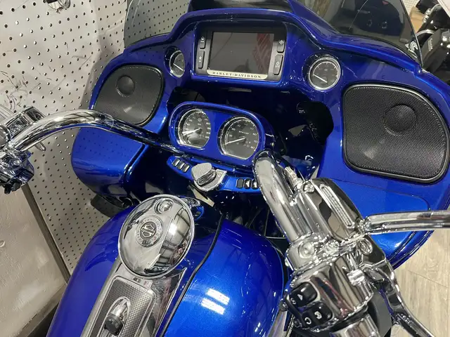 2015 Harley-Davidson Touring ROAD GLIDE CVO in Street, Cruisers & Choppers in London - Image 9