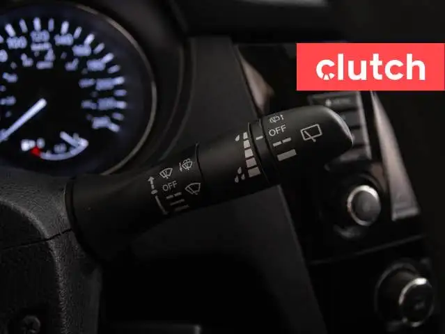 2019 Nissan Rogue S w/ Apple CarPlay & Android Auto, Rearview Ca dans Autos et camions dans Ottawa - Image 29
