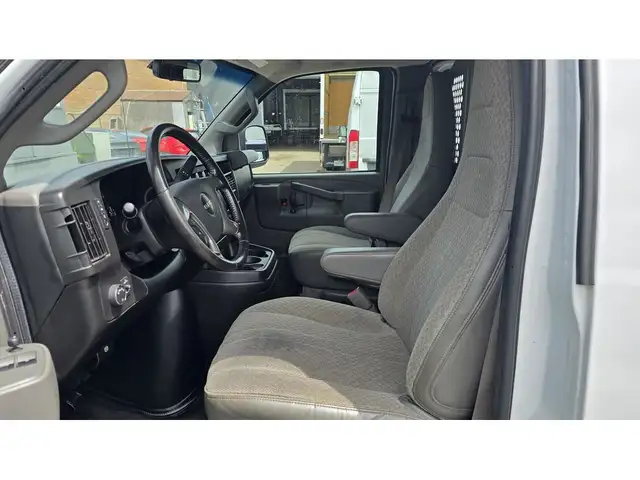 2019 GMC Savana Cargo Van G2500 - V6 Gas - BTooth/Cruise/Camera/ dans Autos et camions dans Ville de Toronto - Image 20