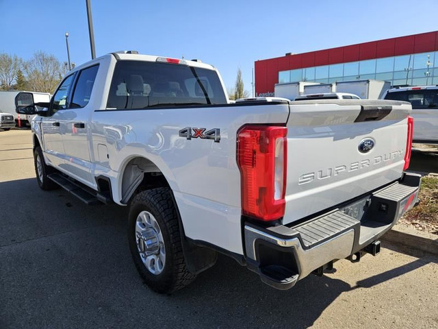 2023 Ford Super Duty F-350 SRW XLT 4WD Crew Cab 6.75' Box, 7.3L  in Cars & Trucks in St. Albert - Image 3