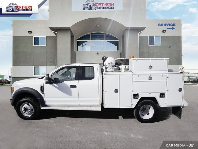 2017 Ford F-550 Chassis XLT SERVICE TRUCK 4X4 CRANE AIR COMPR... in Cars & Trucks in Edmonton - Image 3