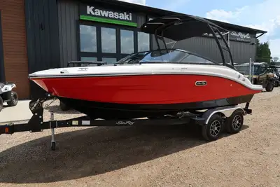 2025 Sea Ray SPX 190Your companion for endless funDiscover the epitome of sporty sophistication with...
