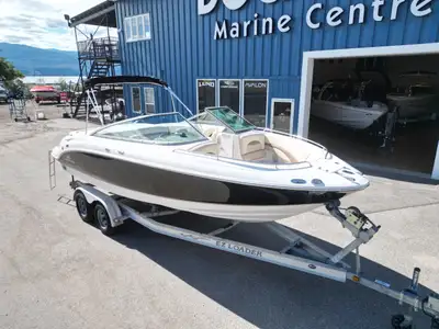 The 2005 Chaparral 236 SSI is a premium bowrider that blends sporty performance with upscale comfort...