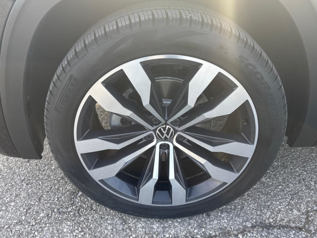 2021 Volkswagen Atlas Cross Sport 3.6 FSI Execline in Cars & Trucks in Barrie - Image 2