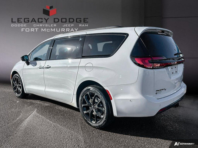 2024 Chrysler Pacifica LIMITED in Cars & Trucks in Fort McMurray - Image 4