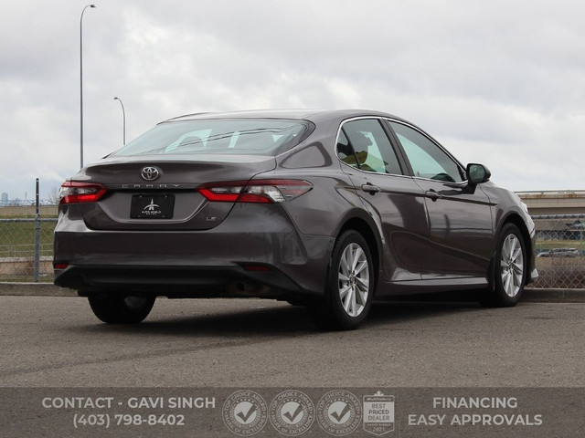 2021 TOYOTA CAMRY | CAMERA | LOW KM | CAR PLAY in Cars & Trucks in Calgary - Image 4